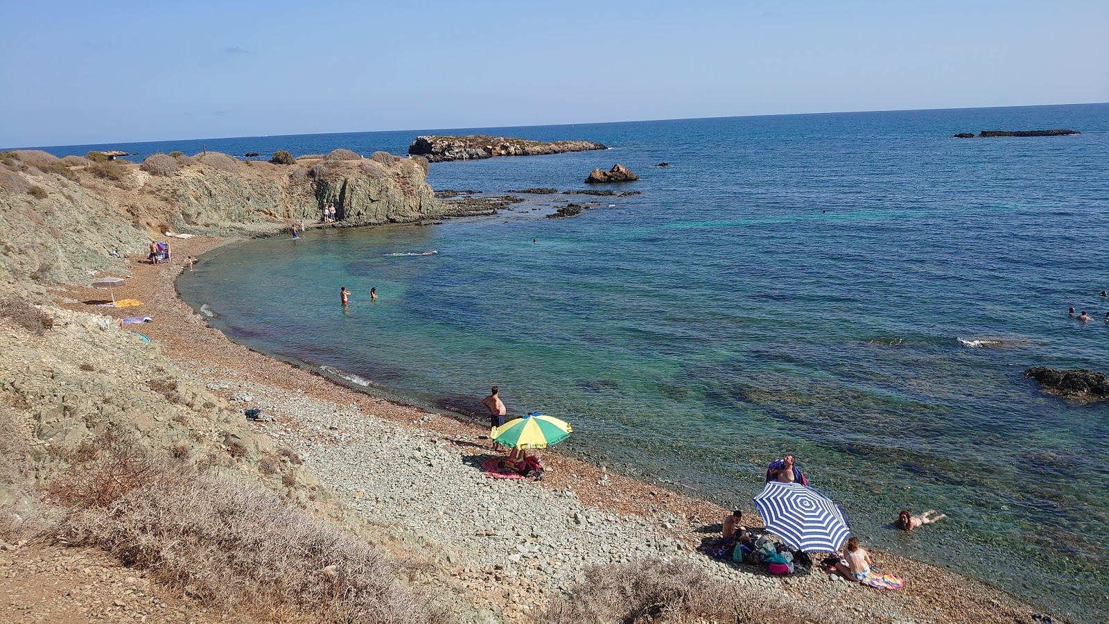 Platja de Tabarca'in fotoğrafı dağlarla çevrili