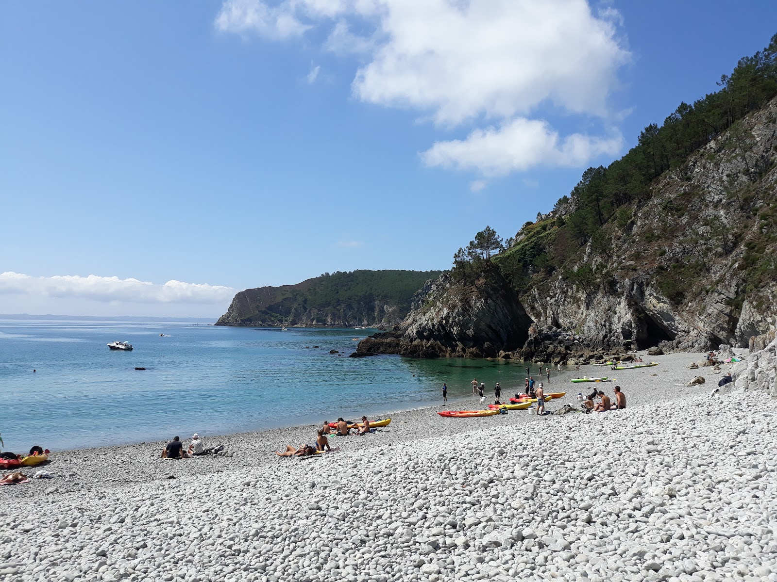 Photo de Plage de l'île Vierge avec petite baie