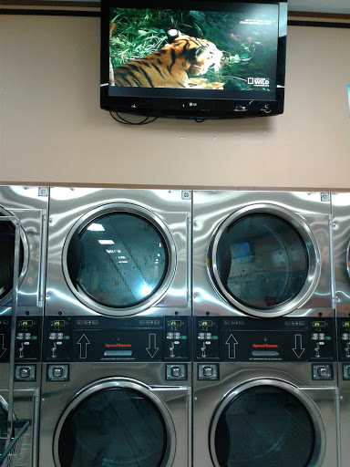 Laundromat «Suds Laundry Mat», reviews and photos, 4120 Florence Ave, Bell Gardens, CA 90201, USA