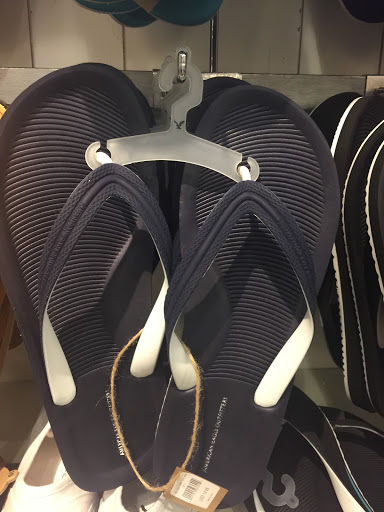 Clothing Store «AEO Factory Store», reviews and photos, 8200 Vineland Ave Suite 101, Orlando, FL 32821, USA