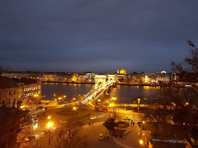 Nyitvatartás: Broadway Guest House