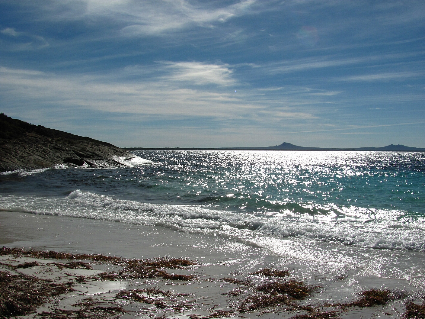 Fotografija House Beach z svetel pesek površino