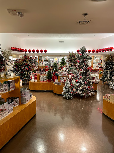 Shopping Mall «Shops On Lake Avenue», reviews and photos, 345 S Lake Ave, Pasadena, CA 91101, USA