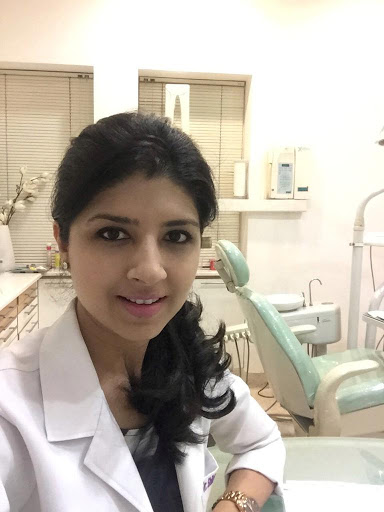 Dr Shikha Sharma, Best Dentist in Vasant Vihar, Orthodontist, Cosmetic Dentist, RCT, Periodontist, Clear Aligners, Invisalign in South Delhi