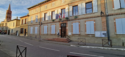Ecole élémentaire (accès élèves) à Launac