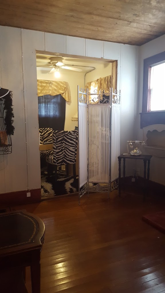 Amber Nicoles Salon And Spa 35116