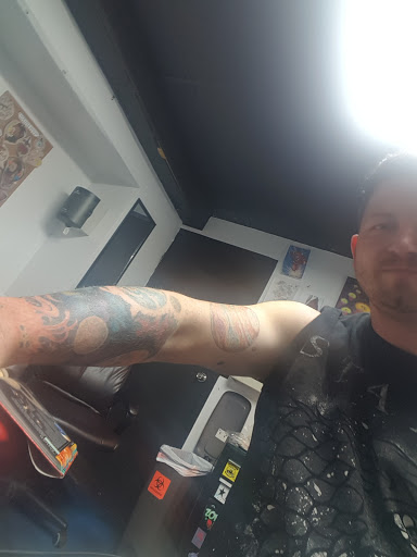 Tattoo Shop «Liquid Tattoo», reviews and photos, 16583 Old U.S. 27, Lansing, MI 48906, USA