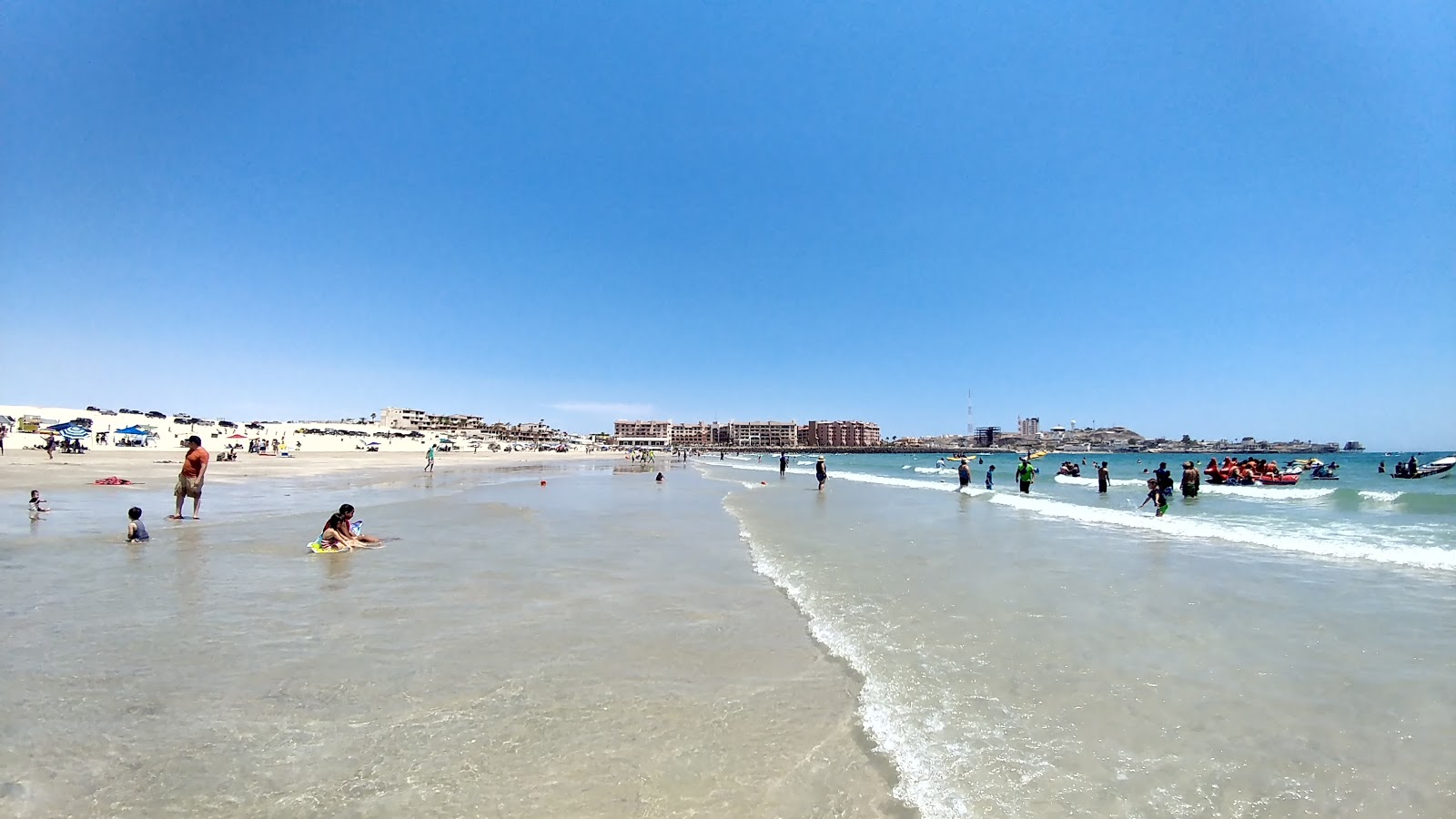 Zdjęcie Playa Hermosa z przestronna plaża