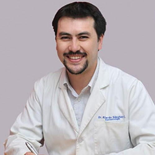 Dr. Ricardo Sánchez Castillo, Dermatólogo - Providencia