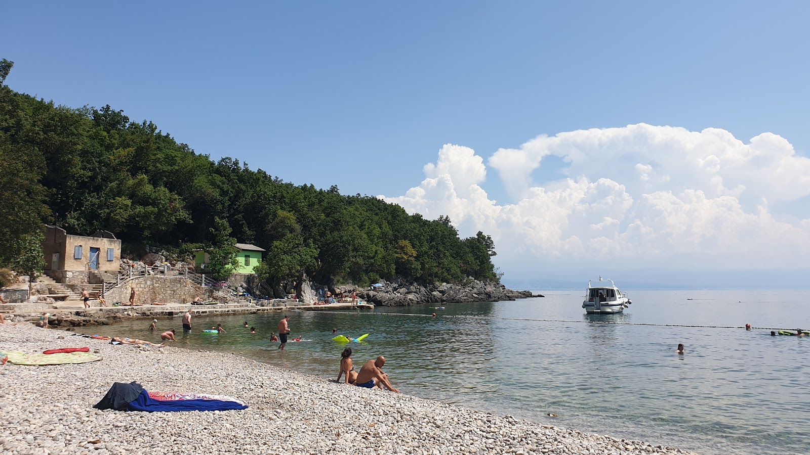 Cesarova beach'in fotoğrafı - Çocuklu aile gezginleri için önerilir
