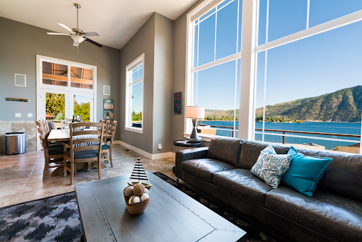 Vacation Home Rental Agency «Windermere Vacation Rentals Lake Chelan», reviews and photos, 115 E Woodin Ave, Chelan, WA 98816, USA