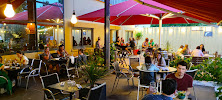 Atmosphère du Red Garden - Restaurant à Villefranche-sur-Saône à Villefranche-sur-Saône - n°3