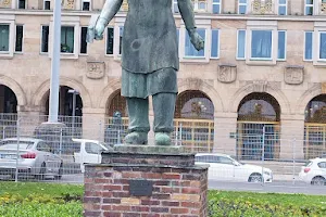 Rubble Woman Monument Dresden image