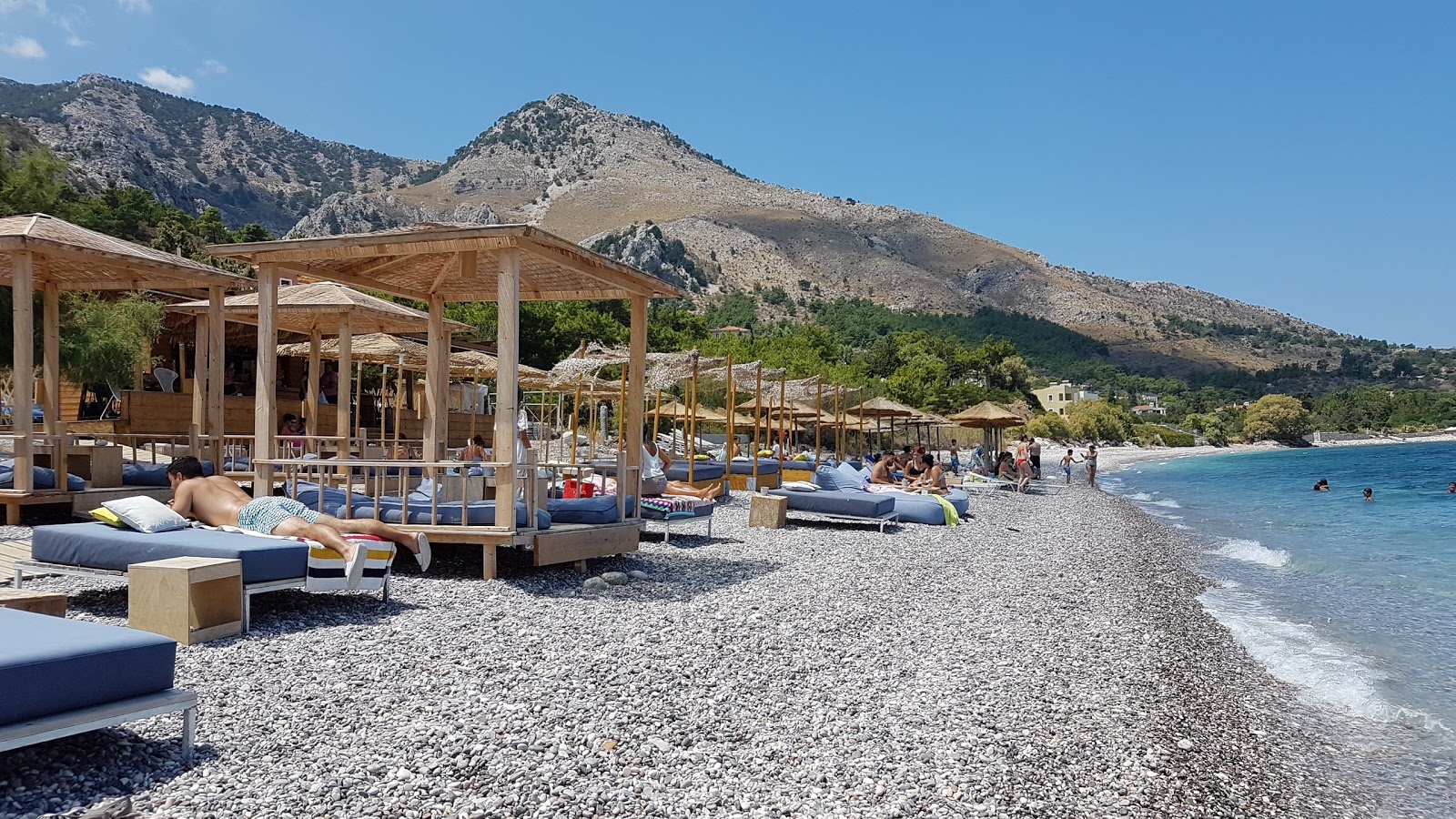 Foto von Giosonas beach mit türkisfarbenes wasser Oberfläche