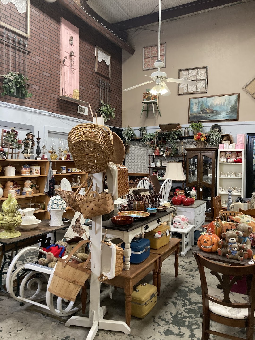 Red Barn Flea Market Antiques & More