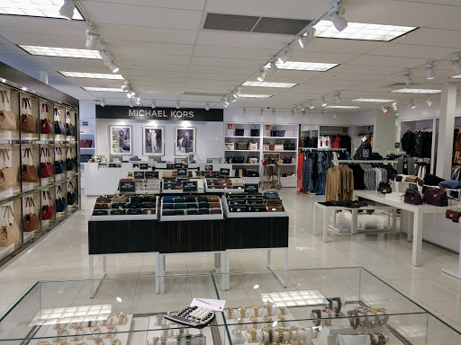 Fashion Accessories Store «Michael Kors», reviews and photos, 5709 Richmond Rd #58, Williamsburg, VA 23188, USA