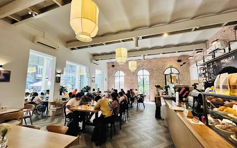 The Running Bean Hồ Tùng Mậu - Coffee and Brunch image