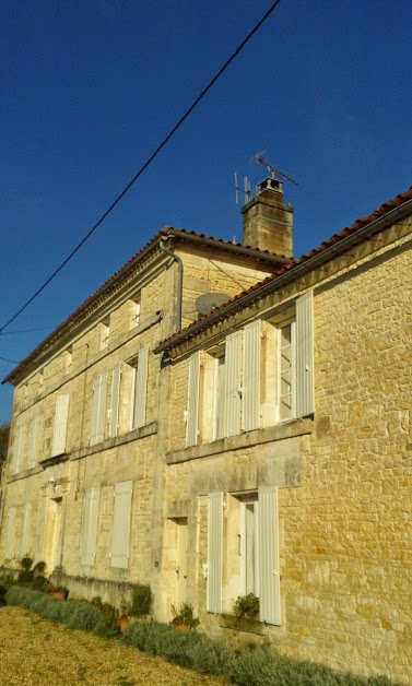 Maison D'etre à Mérignac (Charente 16)