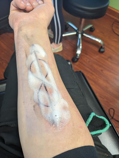 Tattoo Shop «Skull and Rose Tattoo Studio», reviews and photos, 900 E Pulaski Hwy, Elkton, MD 21921, USA