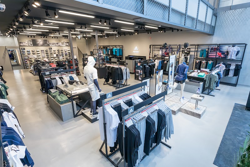 アディダスブランドコアストア福岡 福岡県福岡市中央区天神 スポーツ用品店 グルコミ