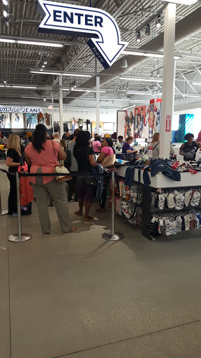 Clothing Store «Old Navy», reviews and photos, 1310 Tingle Cir E, Mobile, AL 36606, USA