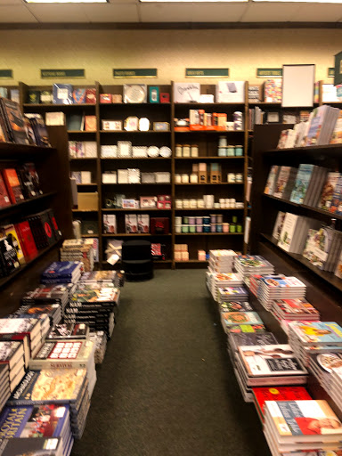 Book Store «Barnes & Noble», reviews and photos, 3216 W Lake St, Minneapolis, MN 55416, USA