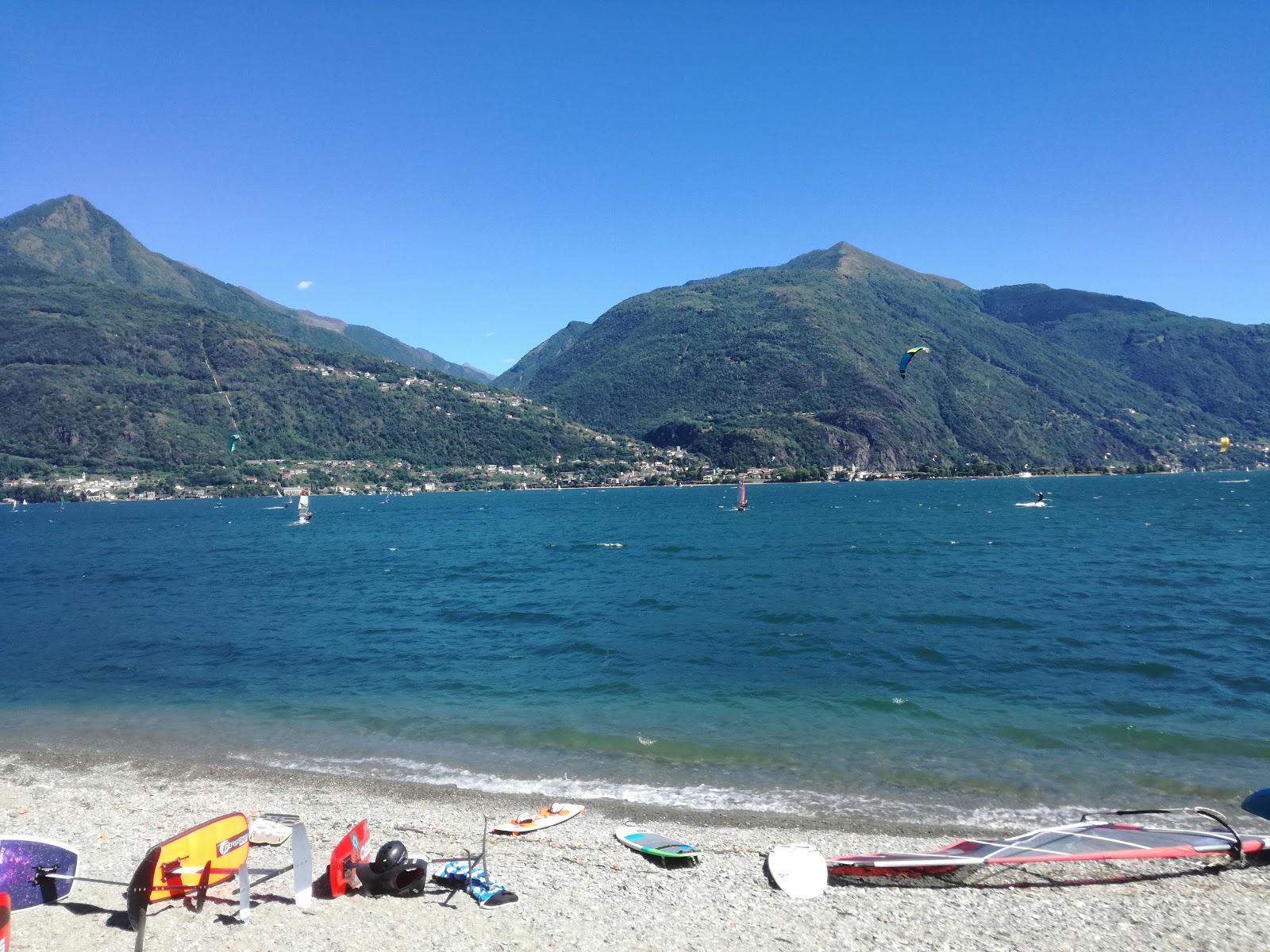 Spiaggia di San Vito的照片 带有碧绿色纯水表面