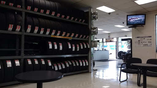 Tire Shop «Les Schwab Tire Center», reviews and photos, 2730 Pacific Ave, Forest Grove, OR 97116, USA