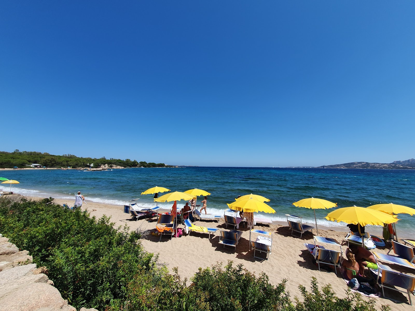 Foto von Mannena Strand mit sehr sauber Sauberkeitsgrad