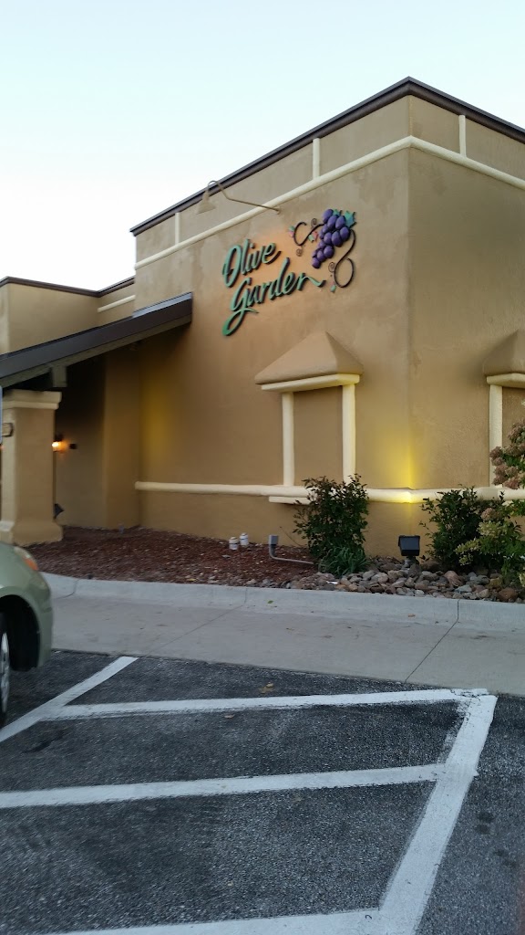 Olive Garden Italian Restaurant Des Moines, IA 50266 Menu, Hours