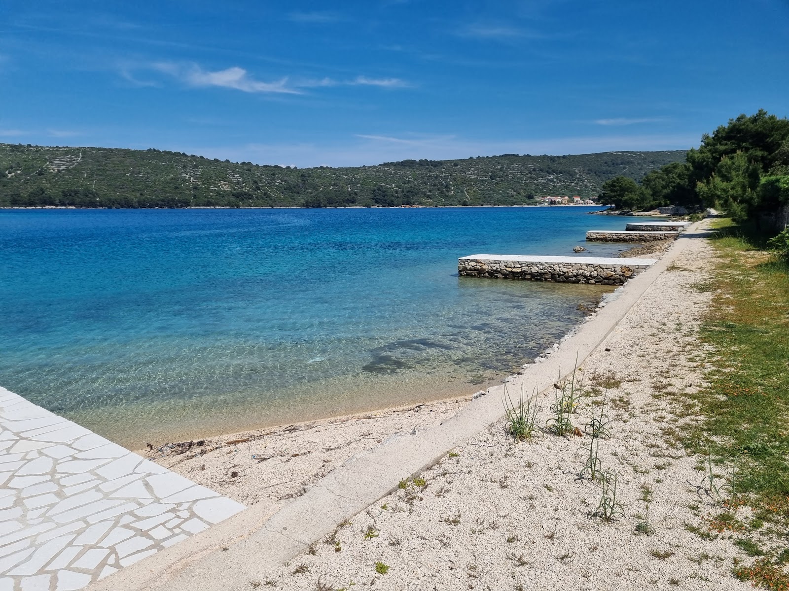 Mandarino Camp Beach'in fotoğrafı geniş bir kıyı şeridi ile birlikte