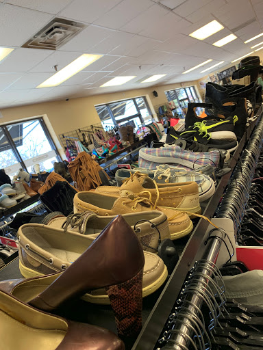 Used Clothing Store «Clothes Mentor», reviews and photos, 2701 N Mall Dr, Virginia Beach, VA 23452, USA