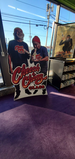 Tobacco Shop «Wonderland Smoke Shop - Oakhurst, NJ», reviews and photos, 2001 NJ-35, Oakhurst, NJ 07755, USA