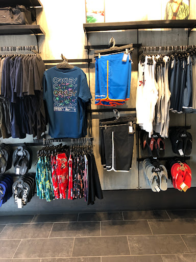 Sunglasses Store «Oakley Store», reviews and photos, 603 Lincoln Rd #100, Miami Beach, FL 33139, USA