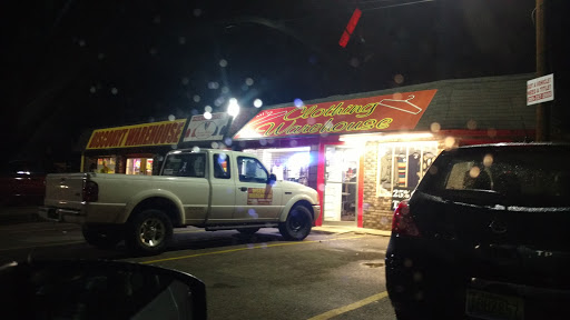 Discount Warehouse, 7054 Gadsden Hwy, Trussville, AL 35173, USA, 