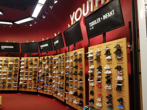 Shoe Store «Finish Line», reviews and photos, 801 Hawthorn Center, Vernon Hills, IL 60061, USA