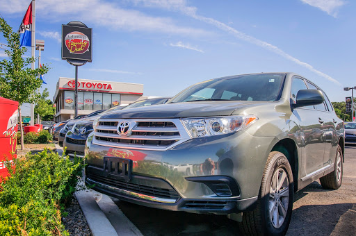 Car Dealer «LaFontaine Toyota», reviews and photos, 2027 S Telegraph Rd, Dearborn, MI 48124, USA