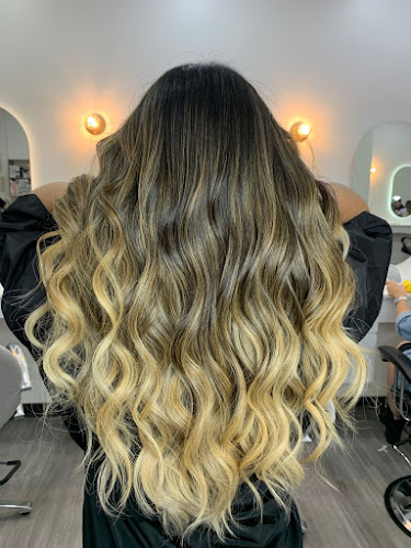 Avenida Uno Beauty Bar