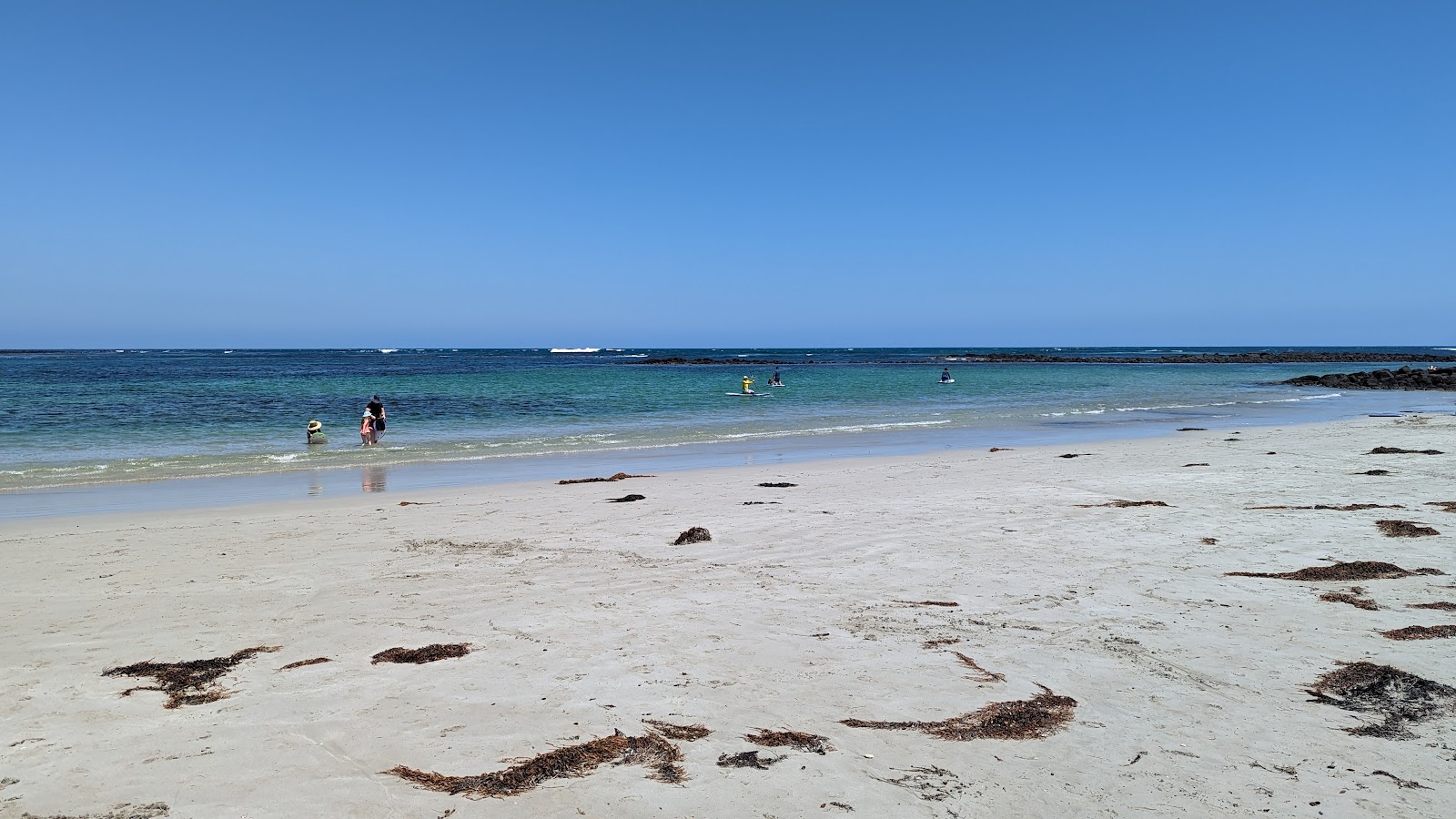 Killarney Beach的照片 带有碧绿色纯水表面