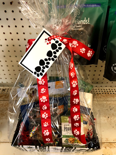 Pet Supply Store «Lazy Creek Discount Pet Food & Supplies», reviews and photos, 351 E Church St, Leesville, SC 29070, USA
