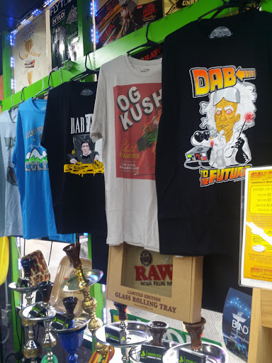 Tobacco Shop «The Hub Smoke Shop 2», reviews and photos, 4027 N Oak Trafficway, Kansas City, MO 64116, USA