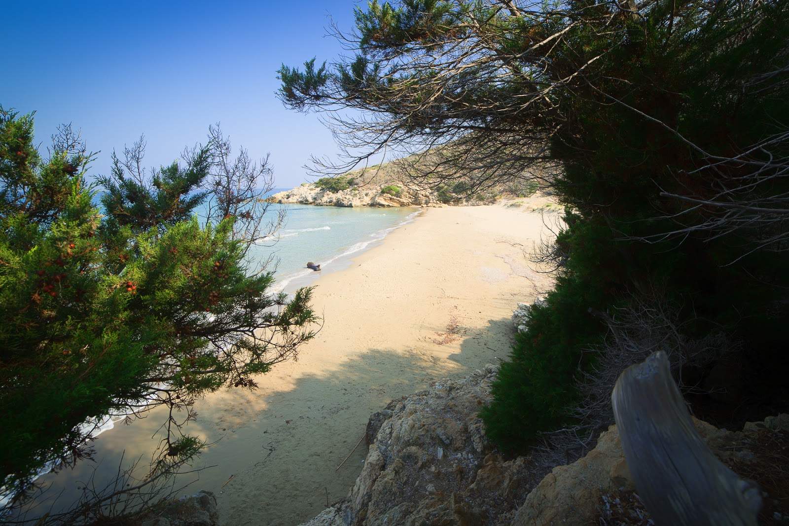 Photo de Paralia Gymniston avec petite baie