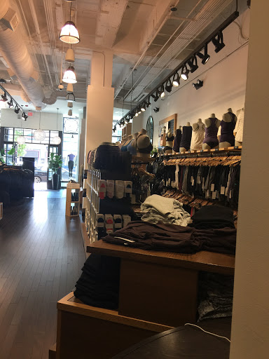 Sportswear Store «lululemon», reviews and photos, 444 Nichols Rd, Kansas City, MO 64112, USA