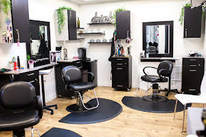 Dolce Vita Salon Studios