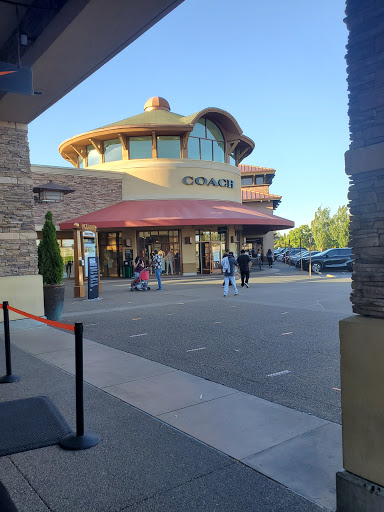 Shopping Mall «Woodburn Premium Outlets», reviews and photos, 1001 N Arney Rd, Woodburn, OR 97071, USA