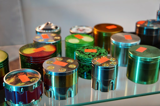 Tobacco Shop «VIP Smoke Shop & Gifts», reviews and photos, 519 S 3rd St, Louisville, KY 40202, USA