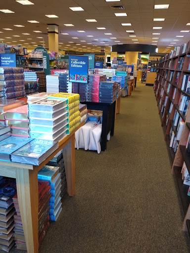 Book Store «Barnes & Noble», reviews and photos, 3055 S Glenstone Ave, Springfield, MO 65804, USA