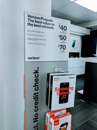 Cell Phone Store «Bronxville Verizon Wireless», reviews and photos, 89 Pondfield Rd, Bronxville, NY 10708, USA