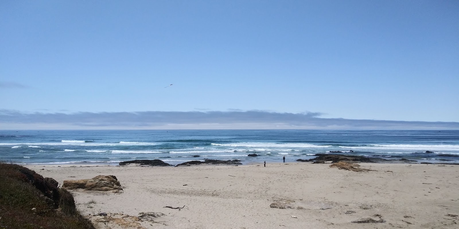Foto von Virgin Creek Beach mit beiger sand & steine Oberfläche