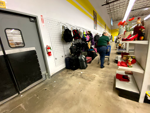 Thrift Store «Goodwill Central Texas - Oak Hill Store», reviews and photos, 7100 US-290, Austin, TX 78736, USA